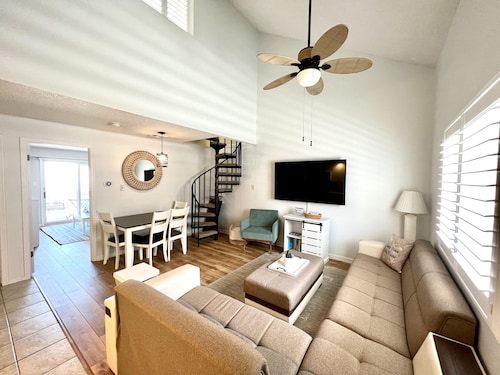 Brigantine Beachfront  2 Bd Condo with Pool & ocean views