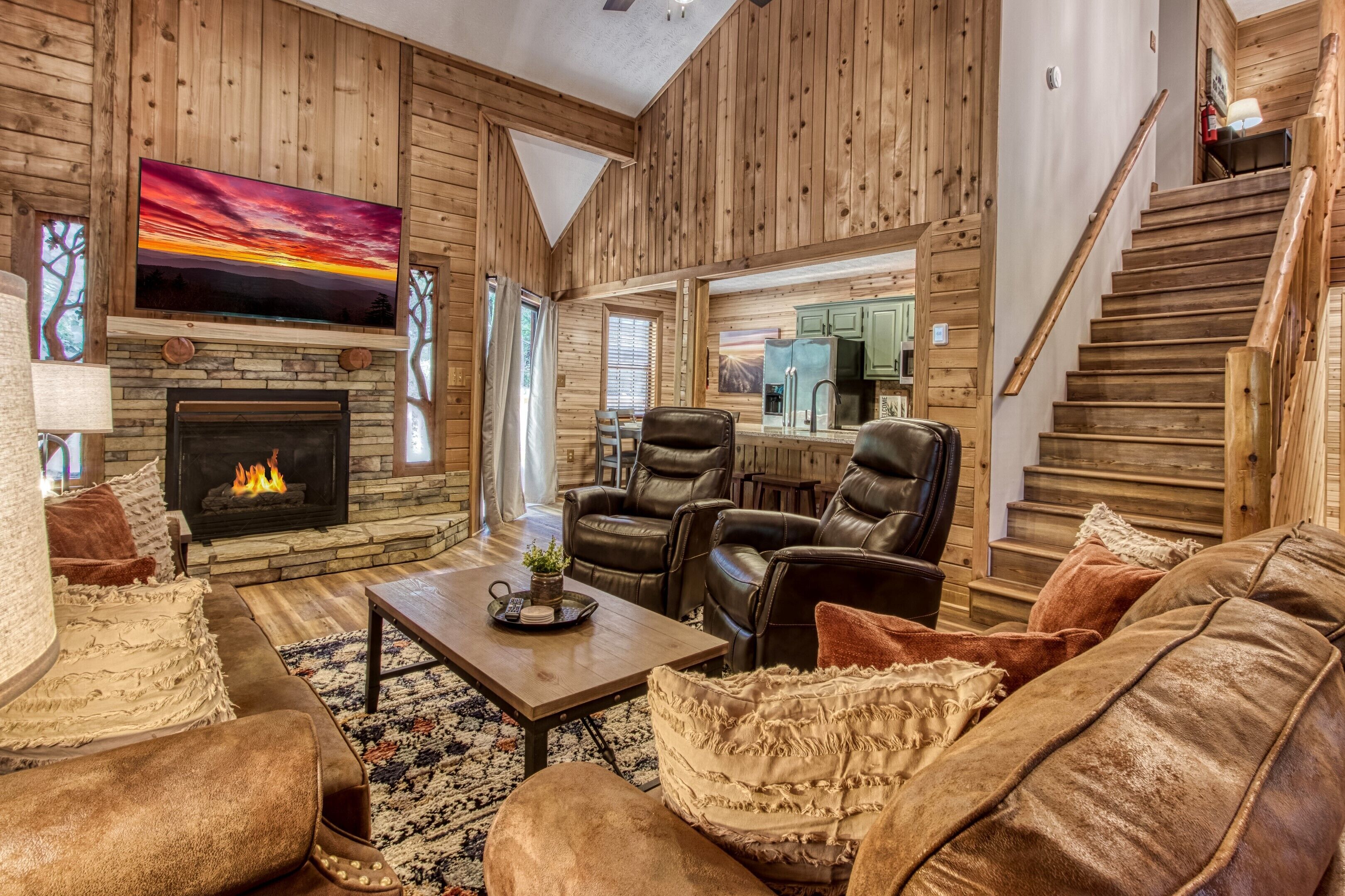 1 Mi to Strip! Fantastic 3BR/ 3BA, Hot Tub, Game Room, Wi-Fi