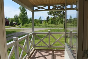 Design Apartment, 2 Twin Beds, Non Smoking, Hill View | Terrace/patio - Hus Hotell Hunge AB (Bracke)