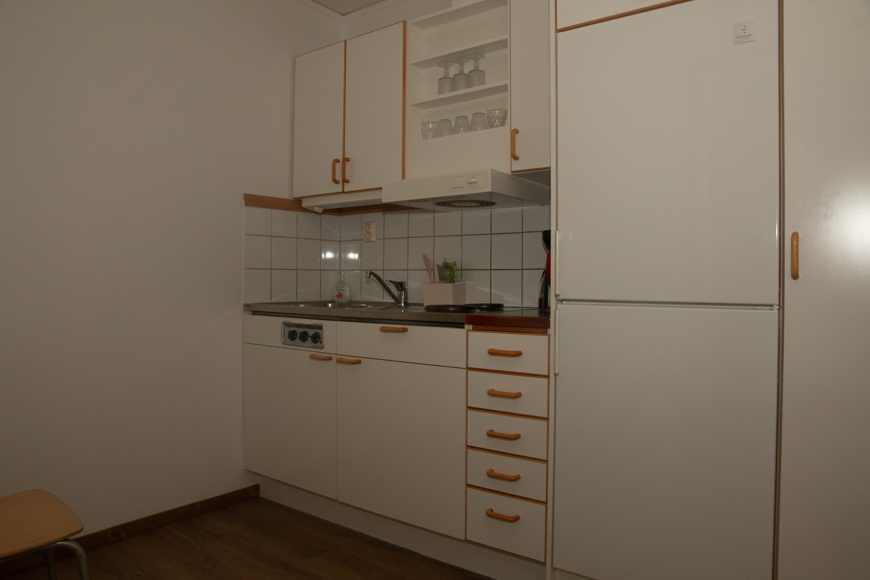 Private kitchen | Full-size fridge, microwave, stovetop, coffee/tea maker