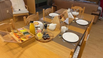 Kontinental morgenmad hver dag (125 SEK pr. person)