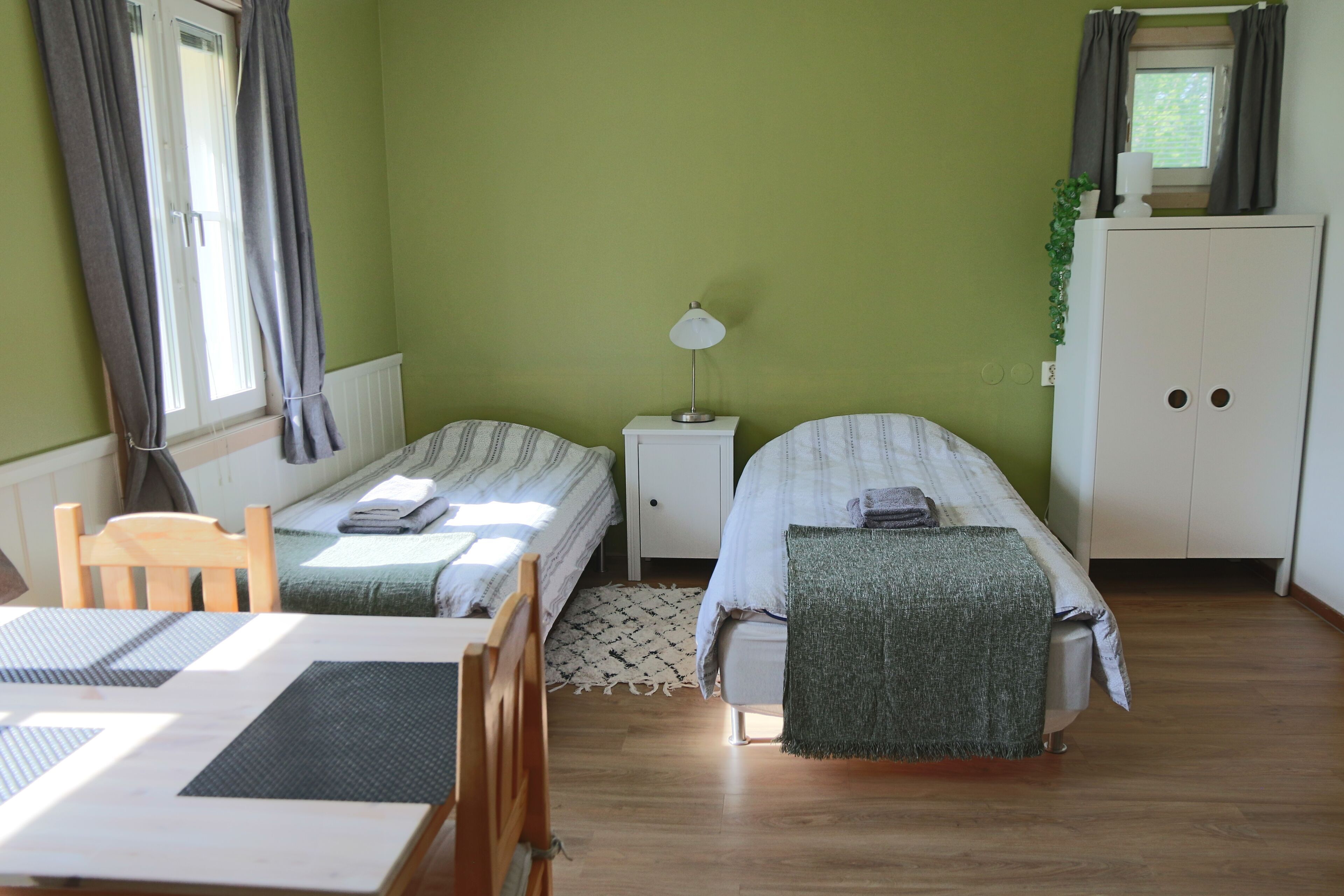 1 habitación, decoración personalizada y muebles diferentes 