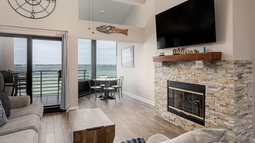 Spacious 3 bedroom Condo at Palm Beach Club-203