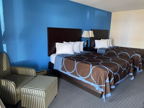 Standard Double or Twin Room, 1 Bedroom | Laptop workspace, iron/ironing board, free WiFi, bed sheets - AmeriVu Inn & Suites (Eau Claire)