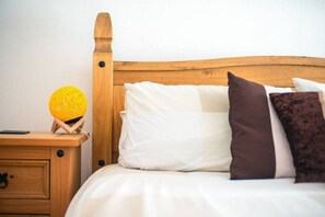 4 bedrooms, desk, iron/ironing board, travel cot