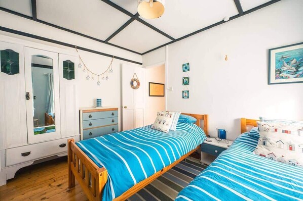 4 bedrooms, desk, iron/ironing board, travel crib