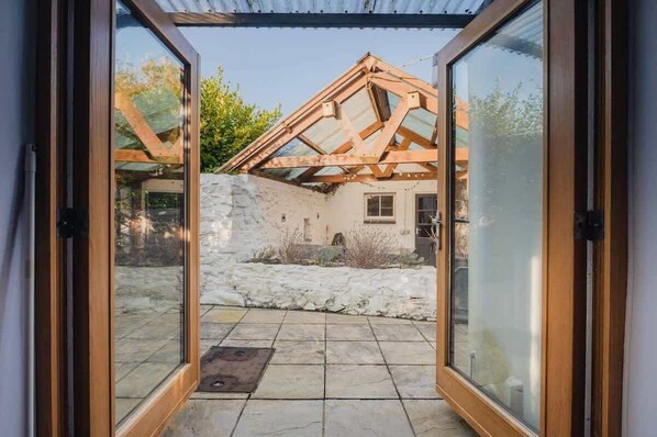 Unclassified image, 1 of 41, button