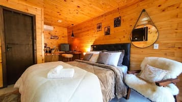 Honeymoon Cabin | Individually decorated, individually furnished, desk, blackout curtains
