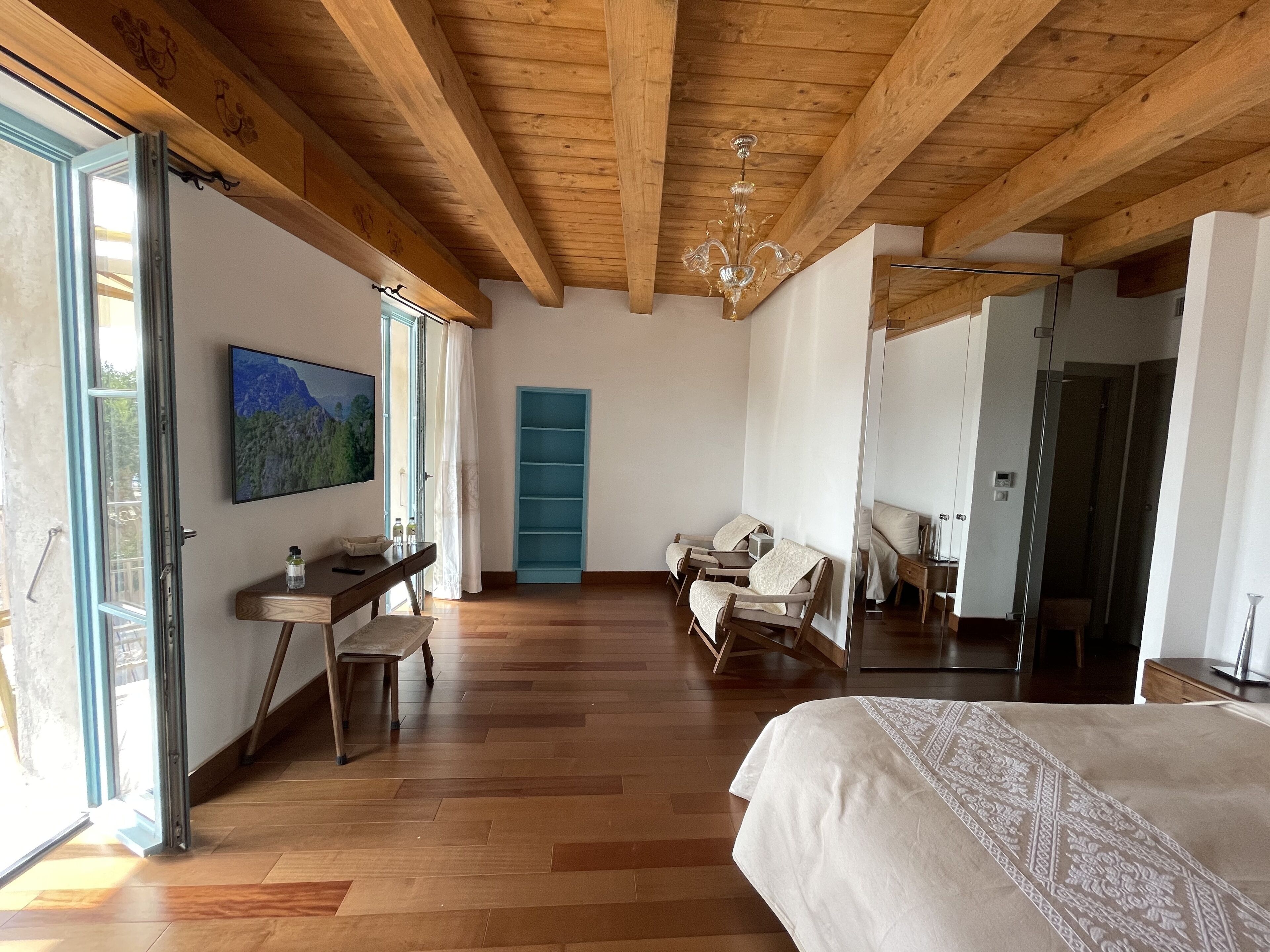 Luxury Room, 1 Bedroom, Sea View | Individually decorated, individually furnished, desk, laptop workspace