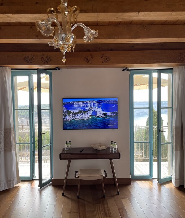 Luxury Room, 1 Bedroom, Sea View | Individually decorated, individually furnished, desk, laptop workspace