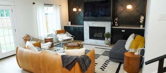 Bright & Welcoming home to stay and play!!