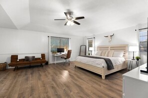 4 habitaciones, escritorio y tabla de planchar con plancha 