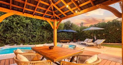 Timeless-Texas-Inn • Heated Pool Oasis • LUX Vibe