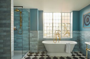 Designertoiletartikler, hårtørrer, badekåber, håndklæder