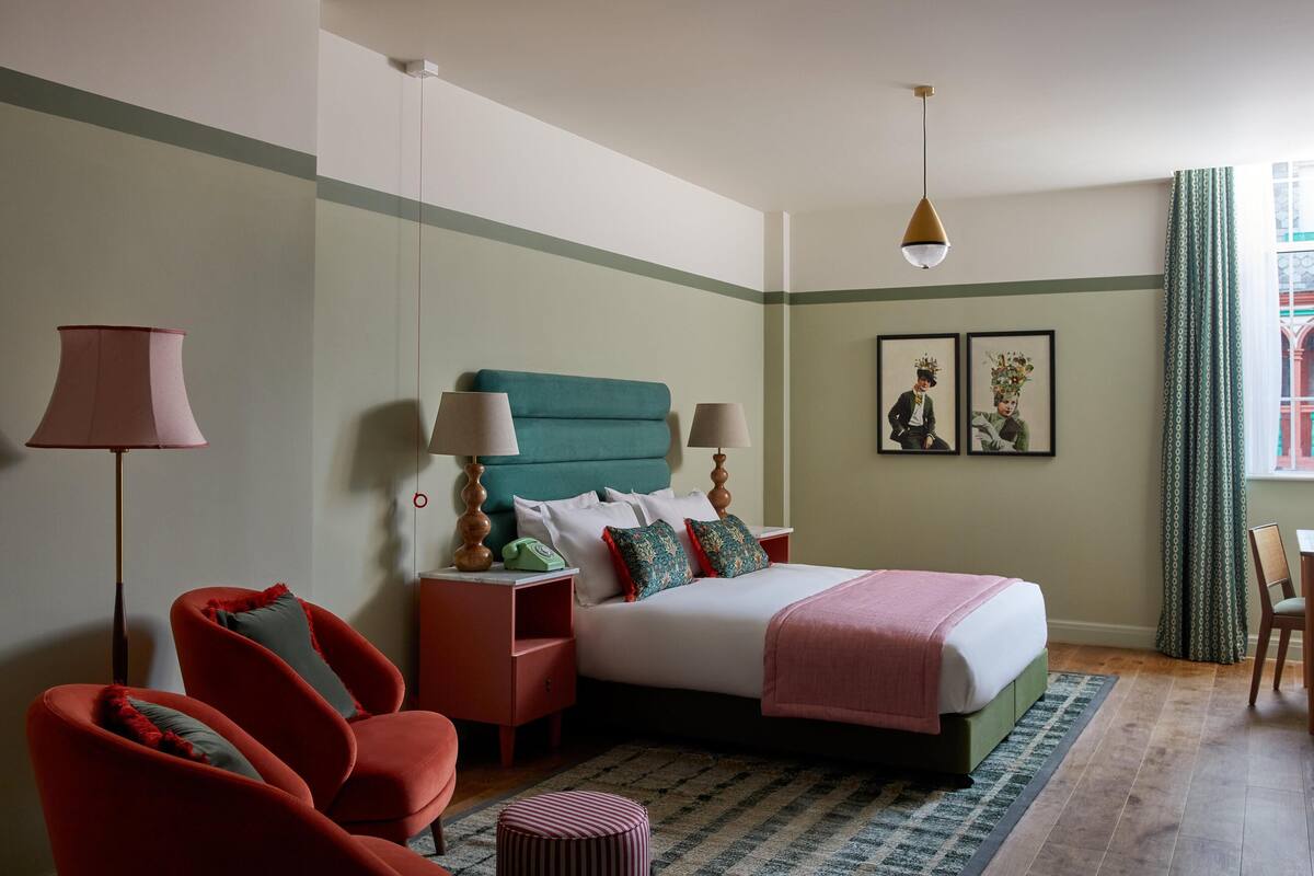 Hypo-allergenic bedding, in-room safe, desk, laptop workspace