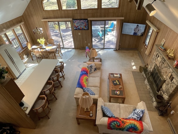 Living area - Secluded & Bright country house close to lakes & Bethel Woods/Woodstock grounds (Bethel)