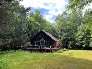 Exterior - Secluded & Bright country house close to lakes & Bethel Woods/Woodstock grounds (Bethel)
