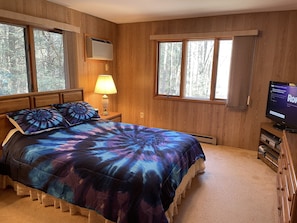 Room - Secluded & Bright country house close to lakes & Bethel Woods/Woodstock grounds (Bethel)