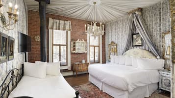 Deluxe Studio Suite, Multiple Beds | Frette Italian sheets, premium bedding, down duvets, in-room safe