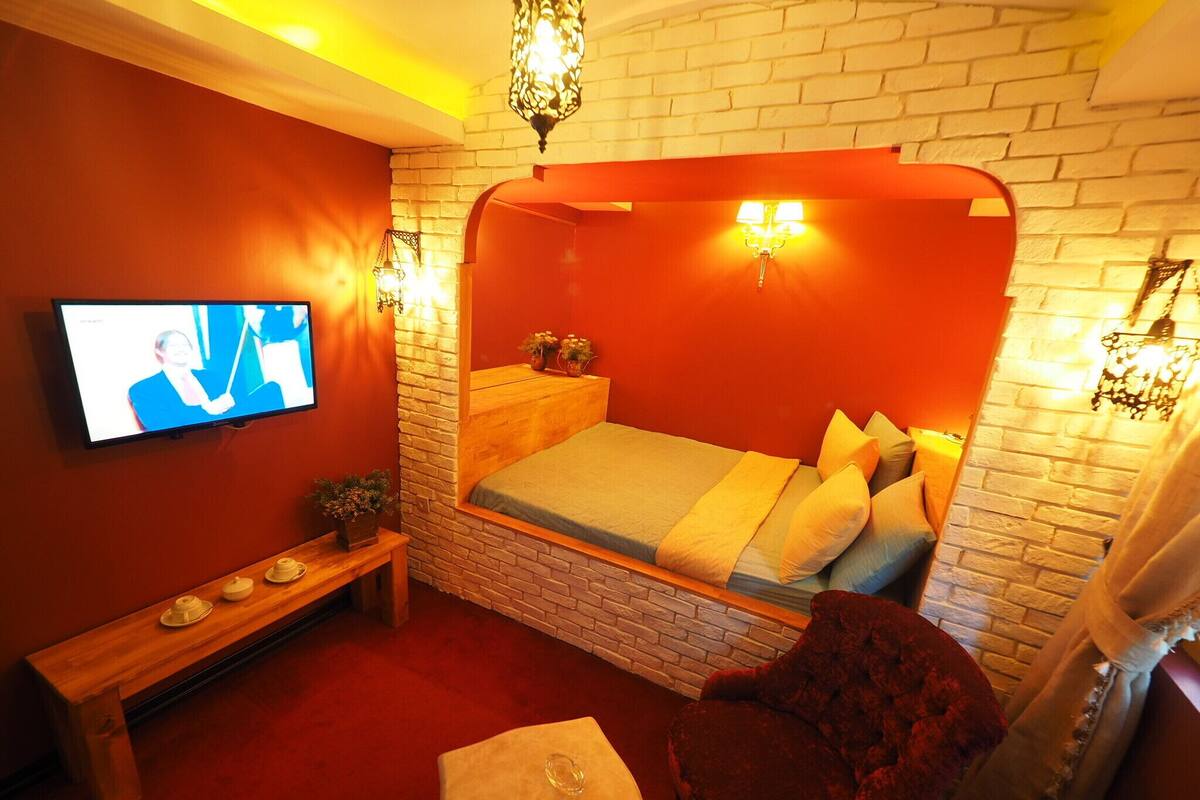 Habitación doble romántica | 1 habitación, decoración personalizada y muebles diferentes