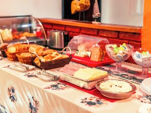Free daily buffet breakfast