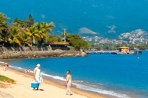 Beach nearby, white sand, beach yoga, beach volleyball