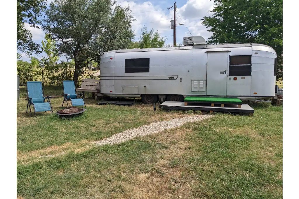 Vintage Glamping close to Austin!