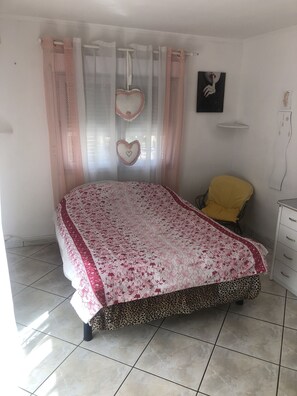 3 bedrooms, WiFi - Beautiful detached villa 2 km from Cap D'Agde large swimming pool (Agde)