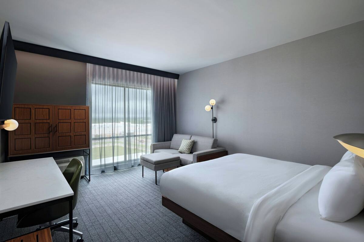 Bộ đồ giường kháng dị ứng, minibar, bàn, bộ trải giường 