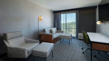 Suite, 1 Bedroom | Living area