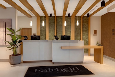 Reception. Fairfield Inn & Suites By Marriott Minneapolis Downtown