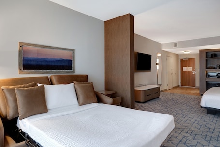 Desk, laptop workspace, iron/ironing board, free WiFi. Fairfield Inn & Suites By Marriott Minneapolis Downtown