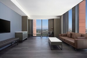 Junior Suite, 1 Bedroom | Living room | 55-inch LCD TV with digital channels, TV - Four Points By Sheraton Tianjin National Convention And Exhibition Center (Tianjin)