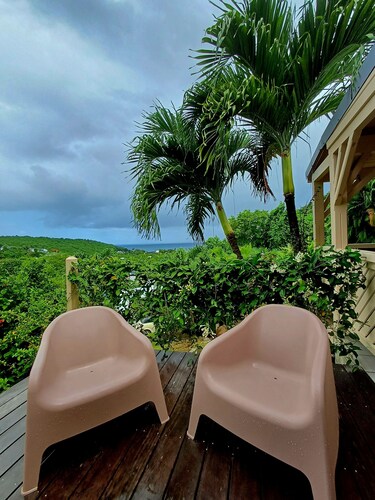 Le jasmin cottage with sea view, 500m from the beach.