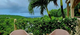 Le jasmin cottage with sea view, 500m from the beach.