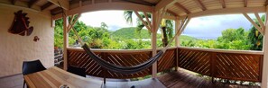 Outdoor dining - Le jasmin cottage with sea view, 500m from the beach. (DESHAIES)