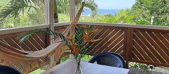 Le jasmin cottage with sea view, 500m from the beach.