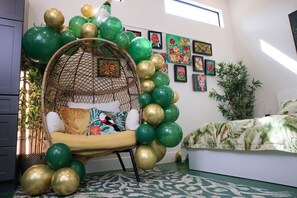 1 bedroom, desk, iron/ironing board, free WiFi - Relaxing Lux Cabin: Outdoor Tub, Hammock, BBQ (Wimberley)