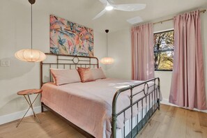 2 bedrooms, desk, iron/ironing board, free WiFi