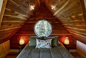 2 bedrooms, memory foam beds, desk, iron/ironing board - Magical Treehouse with Swinging Daybed,Outdoor Tub (Wimberley)