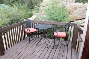 Outdoor dining - Deluxe Spa Suite with King Bed and 2 person Jetted Tub (Estes Park)