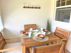 تناول الطعام بالخارج