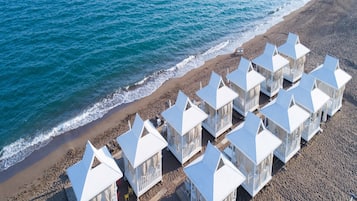 Playa privada en los alrededores, camas de playa gratuitas y camastros