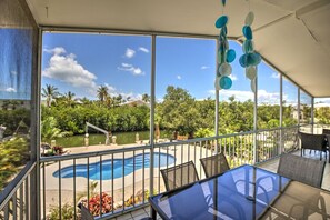 Outdoor dining - Private pool home with dockage 3/2 near Sombrero (Marathon)