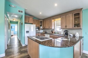 Fridge, microwave, oven, stovetop - Private pool home with dockage 3/2 near Sombrero (Marathon)