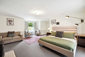 Suite | Free WiFi, bed sheets