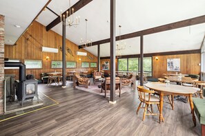Cafe - Mountaineer Inn (West Dover)