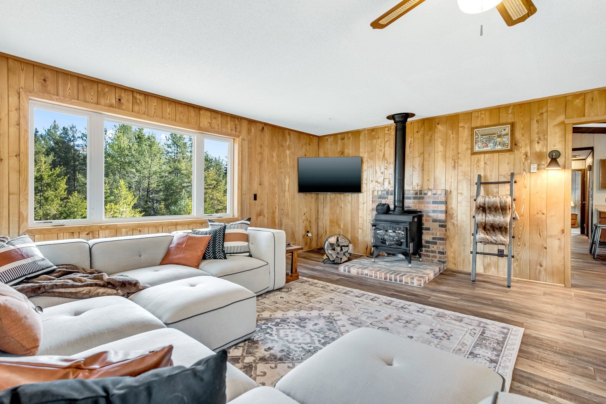 Private Hideaway But Close to Everything in Webb Lake
