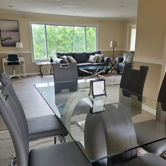 6 Bedroom Historic Downtownoasis - Abbotsford