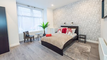 1 quarto, escrivaninha, ferros/tábuas de passar roupa, Wi-Fi de cortesia